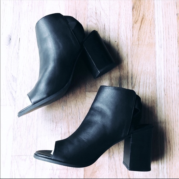 Steve Madden Shoes - ✨HP!✨ Steve Madden open toe wedge booties